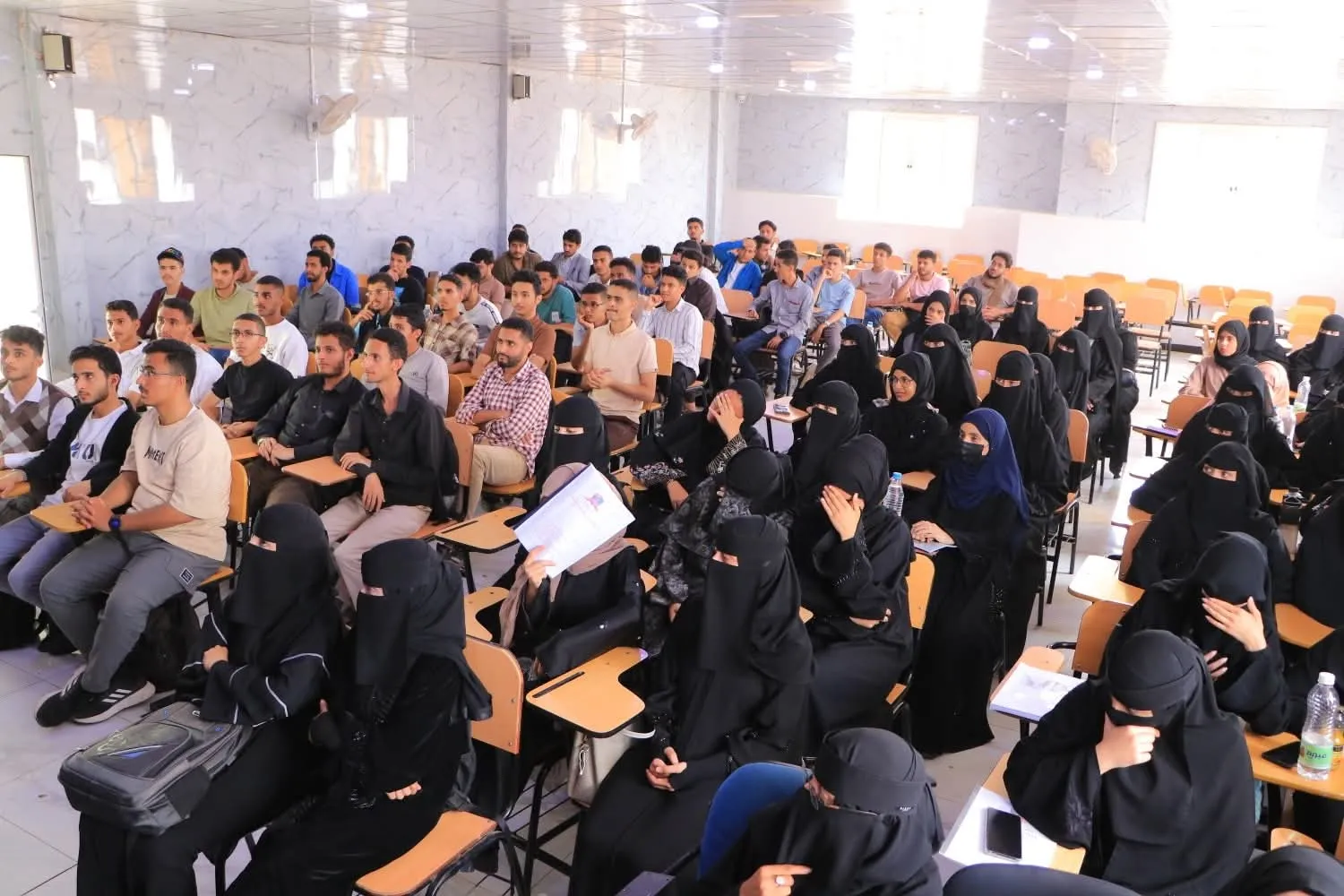 تدشين دورة الإسعافات الأولية المتقدمة لطلبة كلية الطب والعلوم الصحية بالتعاون مع الهلال الأحمر اليمني