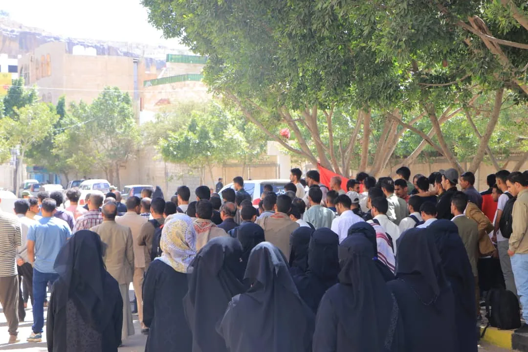 The UAE University organizes a solidarity stand with the Palestinian people under the slogan "We remain steadfast with Gaza... and our readiness is high to confront all enemy conspiracies."