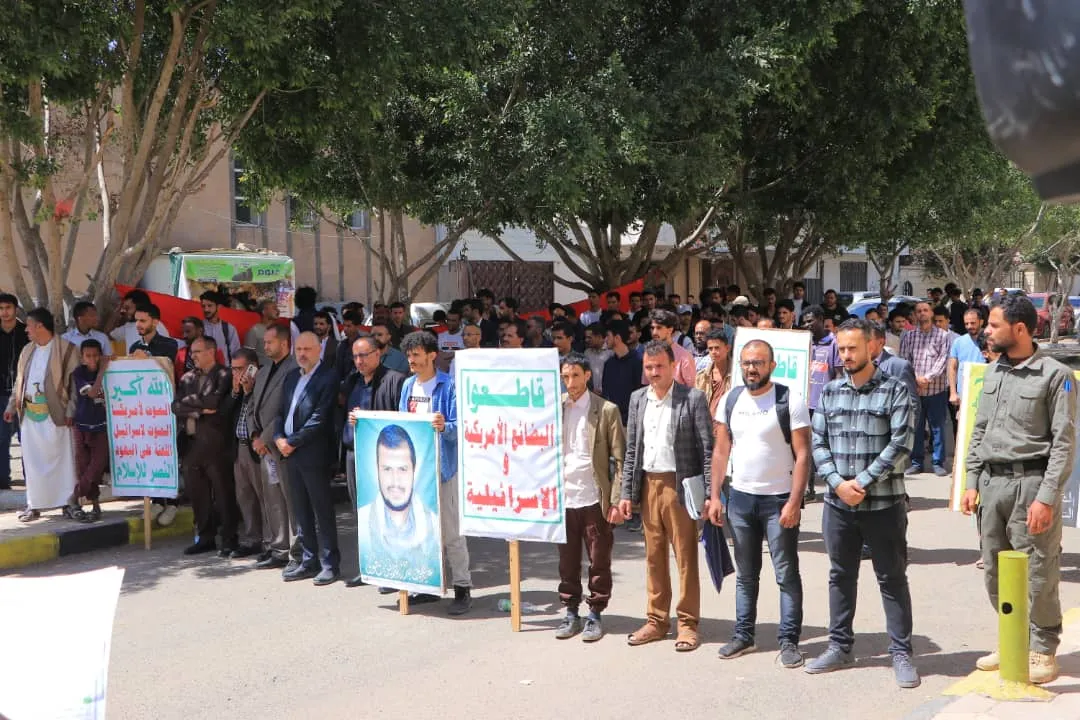 The UAE University organizes a solidarity stand with the Palestinian people under the slogan "We remain steadfast with Gaza... and our readiness is high to confront all enemy conspiracies."