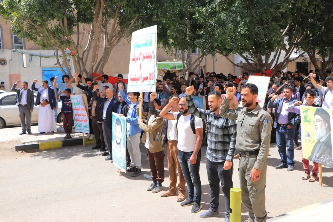 The UAE University organizes a solidarity stand with the Palestinian people under the slogan "We remain steadfast with Gaza... and our readiness is high to confront all enemy conspiracies."