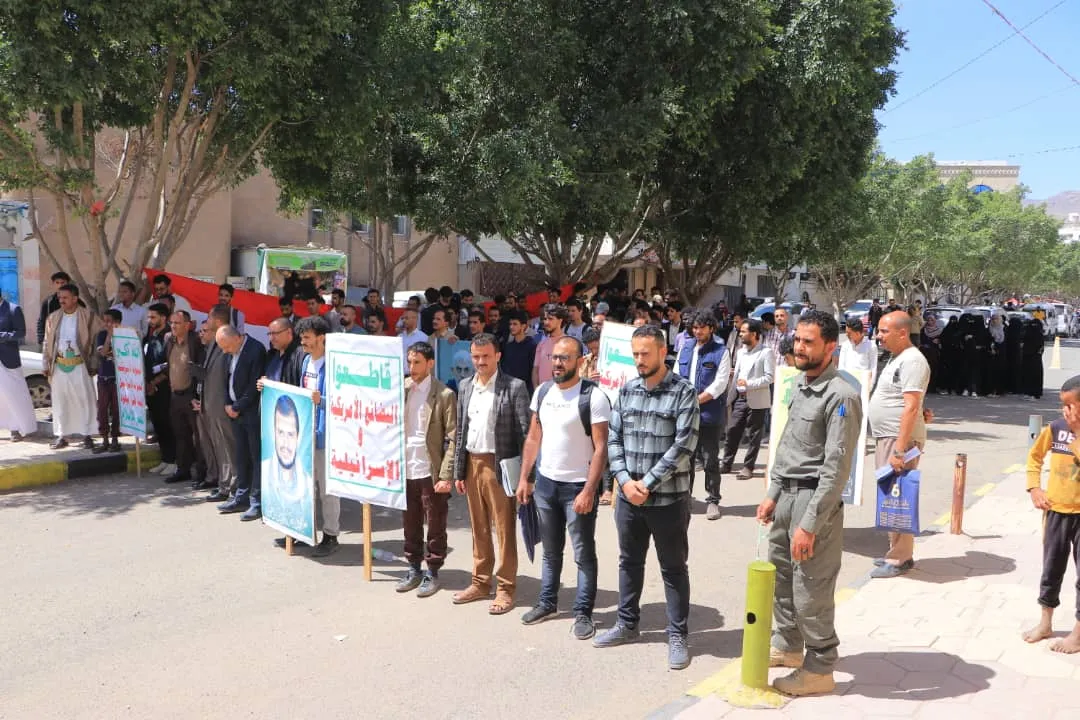 The UAE University organizes a solidarity stand with the Palestinian people under the slogan "We remain steadfast with Gaza... and our readiness is high to confront all enemy conspiracies."