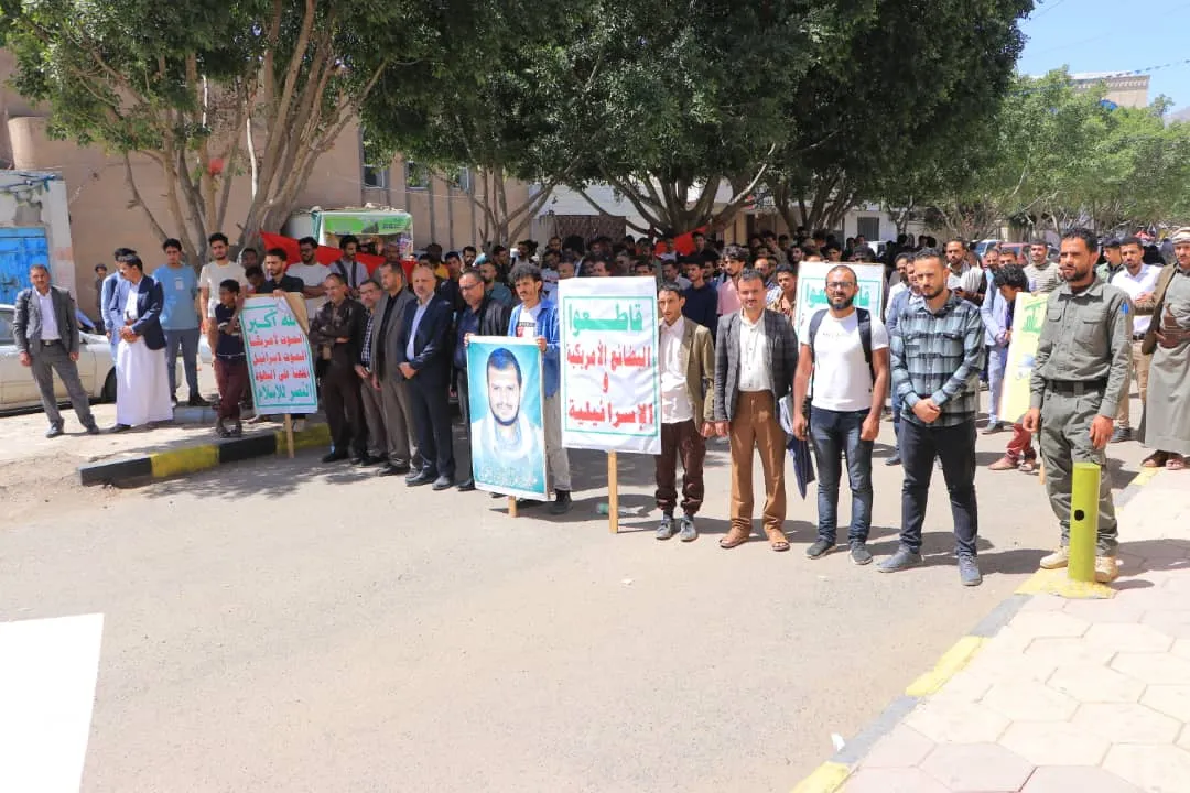 The UAE University organizes a solidarity stand with the Palestinian people under the slogan "We remain steadfast with Gaza... and our readiness is high to confront all enemy conspiracies."