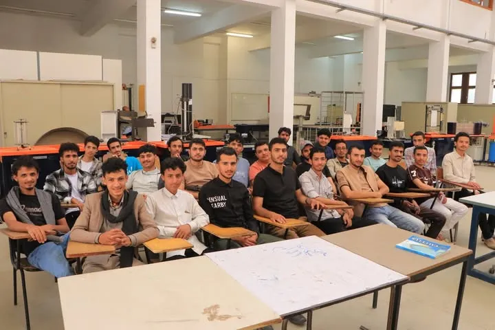 تدشين التدريب العملي لطلبة قسم الهندسة المدنية في المركز الإستشاري الهندسي بجامعة صنعاء