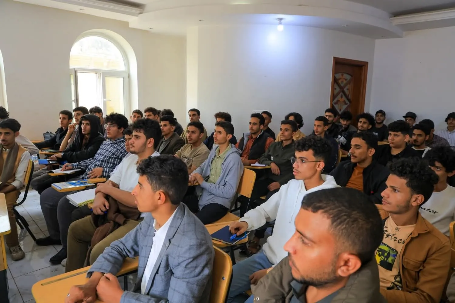 The University President and Secretary-General inspect the progress of the educational process for first-year students in the Faculties of Engineering and Management.