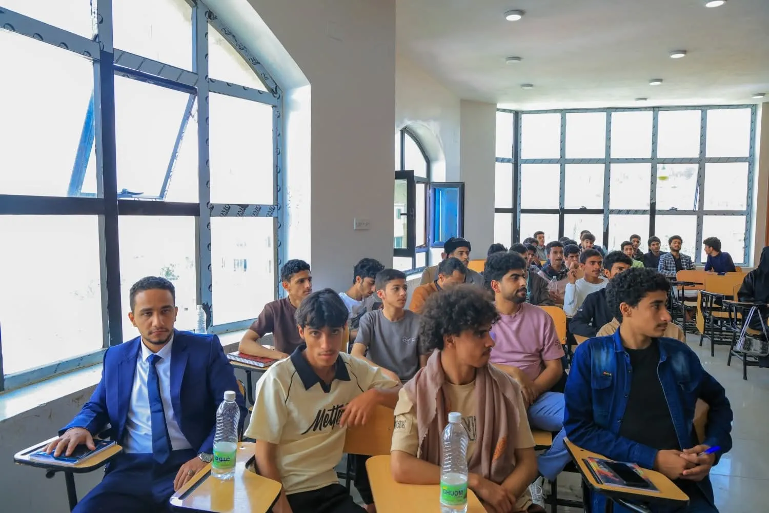 The University President and Secretary-General inspect the progress of the educational process for first-year students in the Faculties of Engineering and Management.