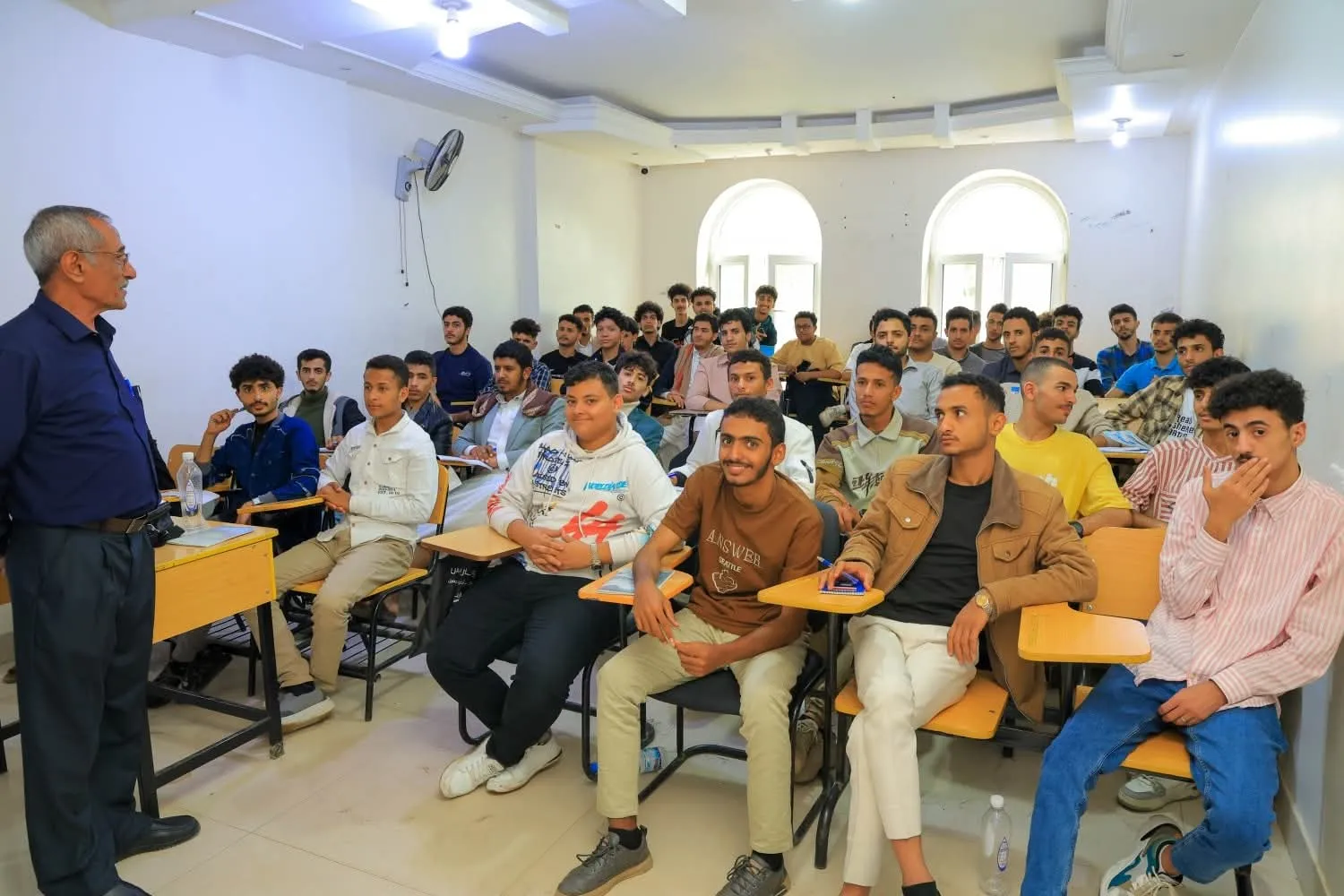 The University President and Secretary-General inspect the progress of the educational process for first-year students in the Faculties of Engineering and Management.