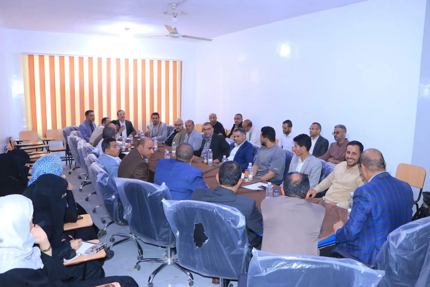 لقاء تشاوري موسع لقيادة الجامعة مع كوادر الكليات لتعزيز الأداء الأكاديمي وتجويد العملية التعليمية