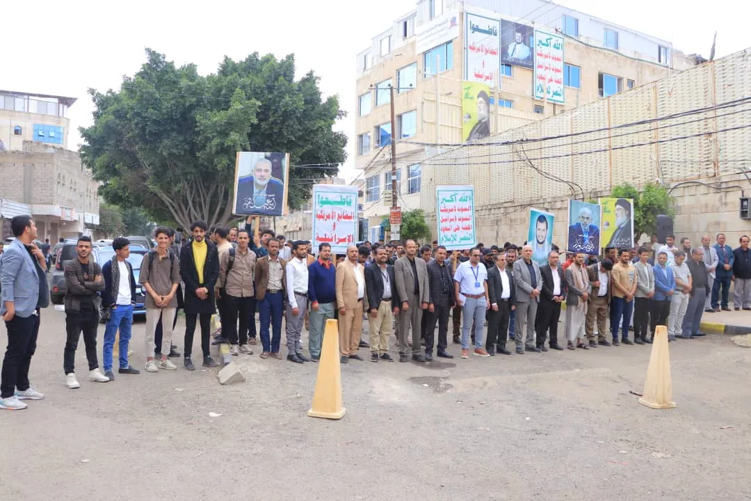 The Emirates International University organizes a solidarity stand with the Palestinian people under the slogan "With Gaza... Following the example of the Greatest Messenger in jihad, patience, and steadfastness."