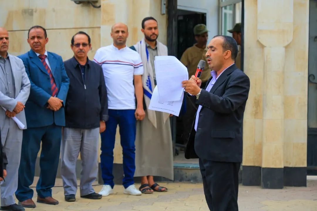 The Emirates International University organizes a solidarity stand with the Palestinian people under the slogan "With Gaza... Following the example of the Greatest Messenger in jihad, patience, and steadfastness."