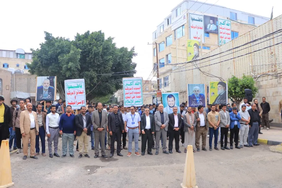 The Emirates International University organizes a solidarity stand with the Palestinian people under the slogan "With Gaza... Following the example of the Greatest Messenger in jihad, patience, and steadfastness."