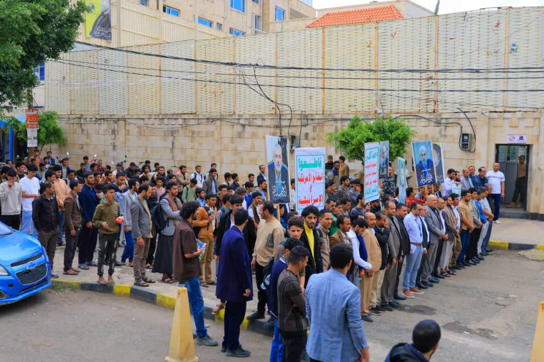 The Emirates International University organizes a solidarity stand with the Palestinian people under the slogan "With Gaza... Following the example of the Greatest Messenger in jihad, patience, and steadfastness."