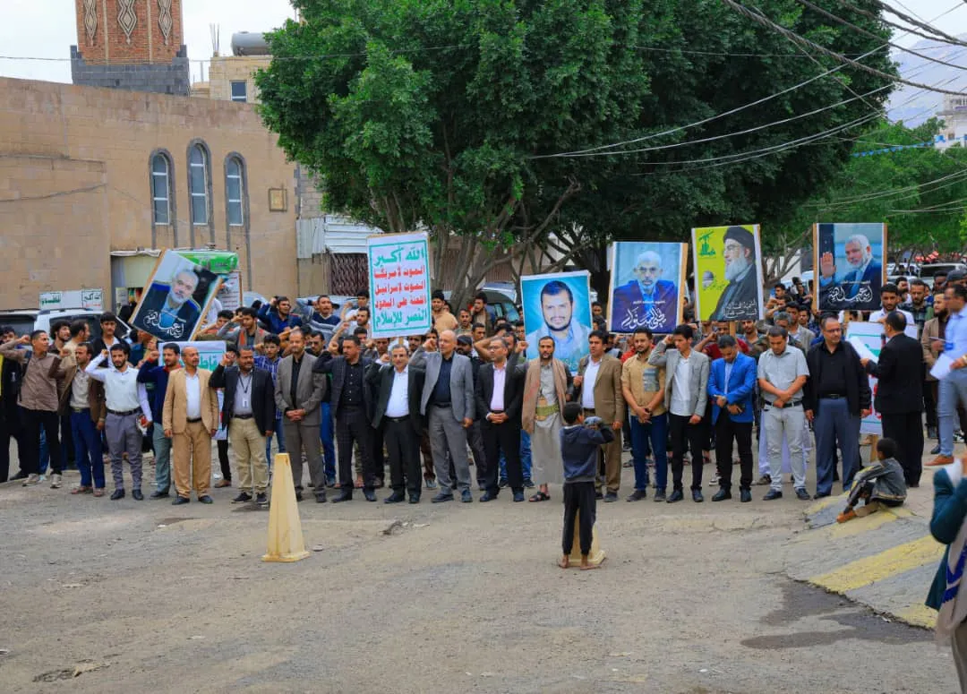 The Emirates International University organizes a solidarity stand with the Palestinian people under the slogan "With Gaza... Following the example of the Greatest Messenger in jihad, patience, and steadfastness."
