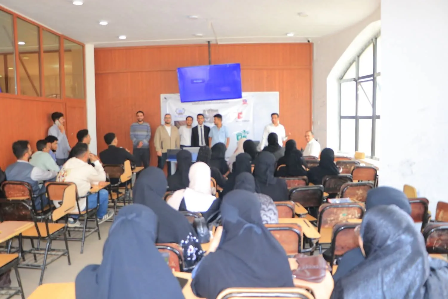 The Department of International Business Administration E at the College of Administrative and Financial Sciences discusses entrepreneurial projects for fourth-year students.