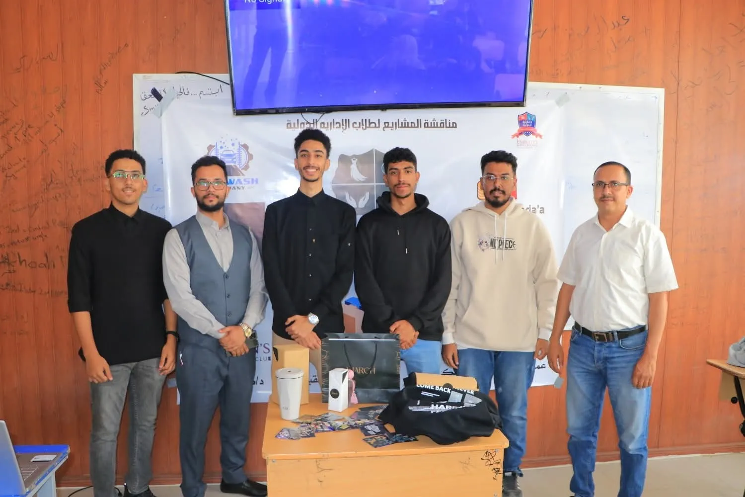 The Department of International Business Administration E at the College of Administrative and Financial Sciences discusses entrepreneurial projects for fourth-year students.