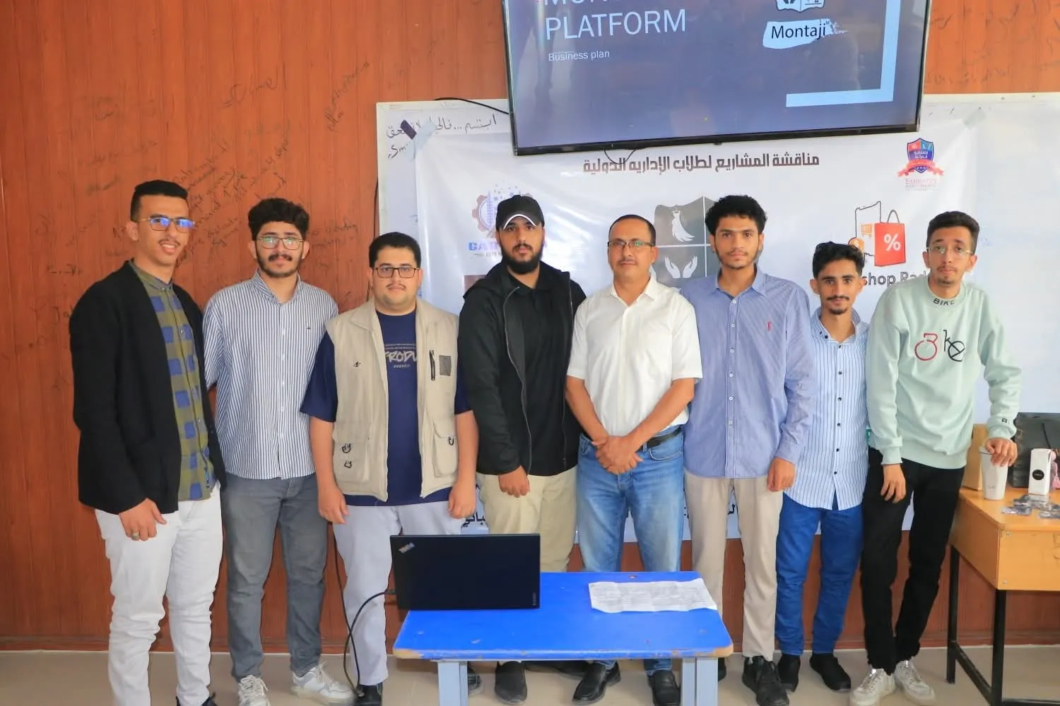 The Department of International Business Administration E at the College of Administrative and Financial Sciences discusses entrepreneurial projects for fourth-year students.
