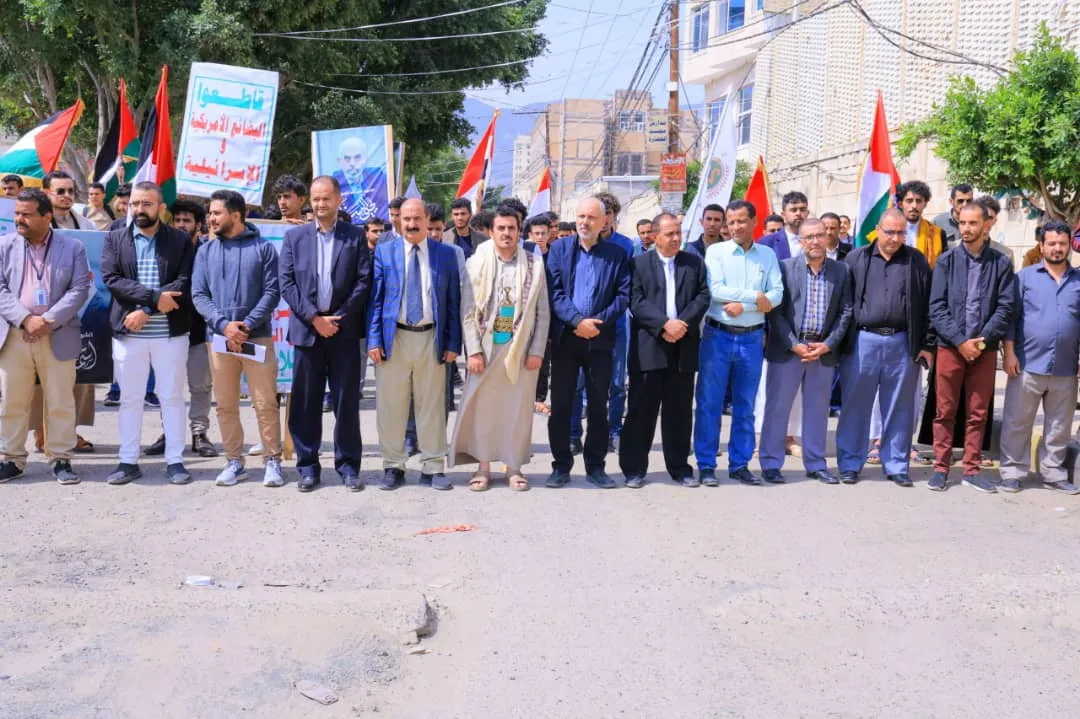 The EIU University organizes the weekly solidarity stand with the Palestinian people under the slogan "With Gaza... We will not accept the shame of betrayal, no matter the crimes of aggression."