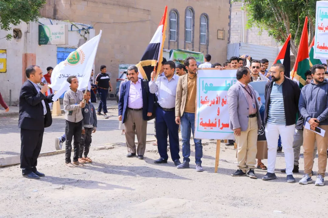 The EIU University organizes the weekly solidarity stand with the Palestinian people under the slogan "With Gaza... We will not accept the shame of betrayal, no matter the crimes of aggression."