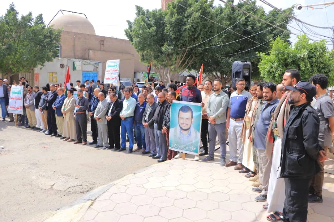 The EIU University organizes the weekly solidarity stand with the Palestinian people under the slogan "With Gaza... We will not accept the shame of betrayal, no matter the crimes of aggression."