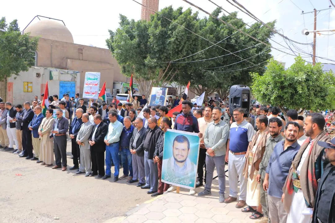 The EIU University organizes the weekly solidarity stand with the Palestinian people under the slogan "With Gaza... We will not accept the shame of betrayal, no matter the crimes of aggression."
