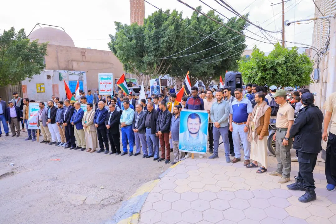 The EIU University organizes the weekly solidarity stand with the Palestinian people under the slogan "With Gaza... We will not accept the shame of betrayal, no matter the crimes of aggression."