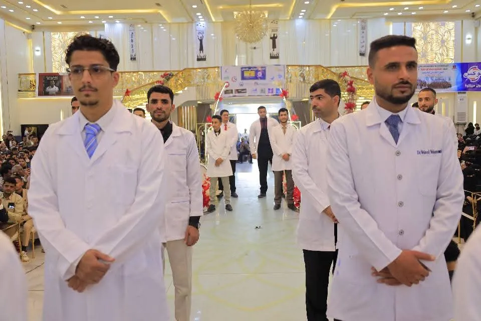 الجامعة الإماراتية الدولية تحتفي بتوديع الدفعة السادسة من طلبة الطب البشري للعام الجامعي 1446ه‍ بحفل فني مميّز