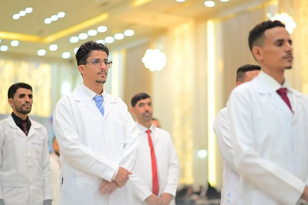 الجامعة الإماراتية الدولية تحتفي بتوديع الدفعة السادسة من طلبة الطب البشري للعام الجامعي 1446ه‍ بحفل فني مميّز