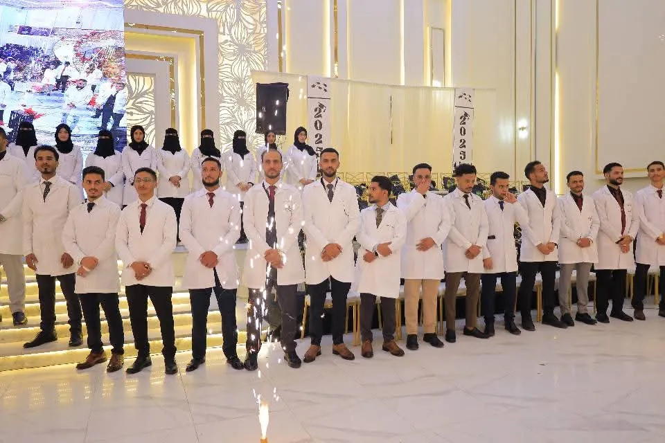 الجامعة الإماراتية الدولية تحتفي بتوديع الدفعة السادسة من طلبة الطب البشري للعام الجامعي 1446ه‍ بحفل فني مميّز