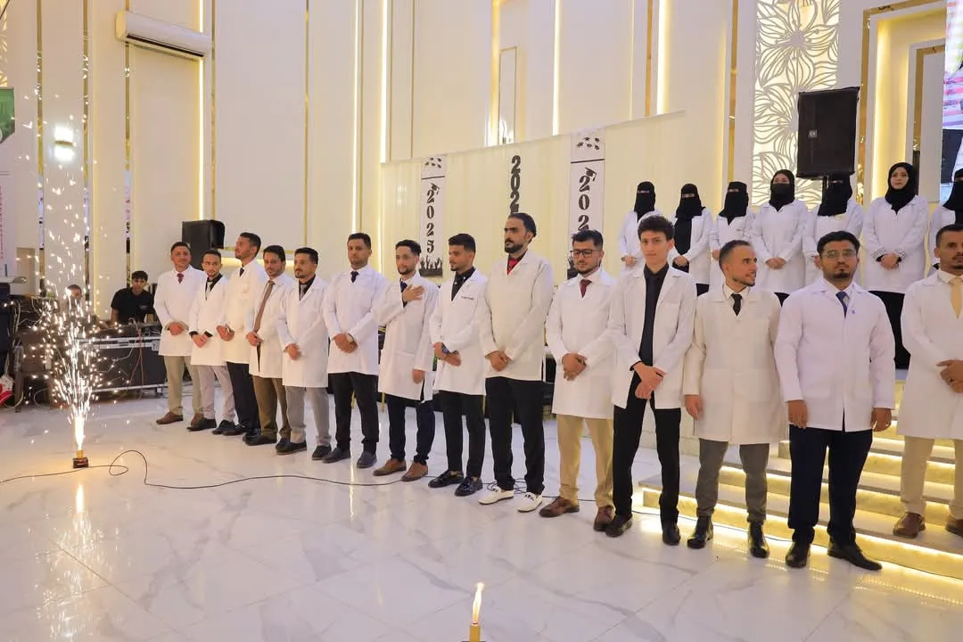 الجامعة الإماراتية الدولية تحتفي بتوديع الدفعة السادسة من طلبة الطب البشري للعام الجامعي 1446ه‍ بحفل فني مميّز