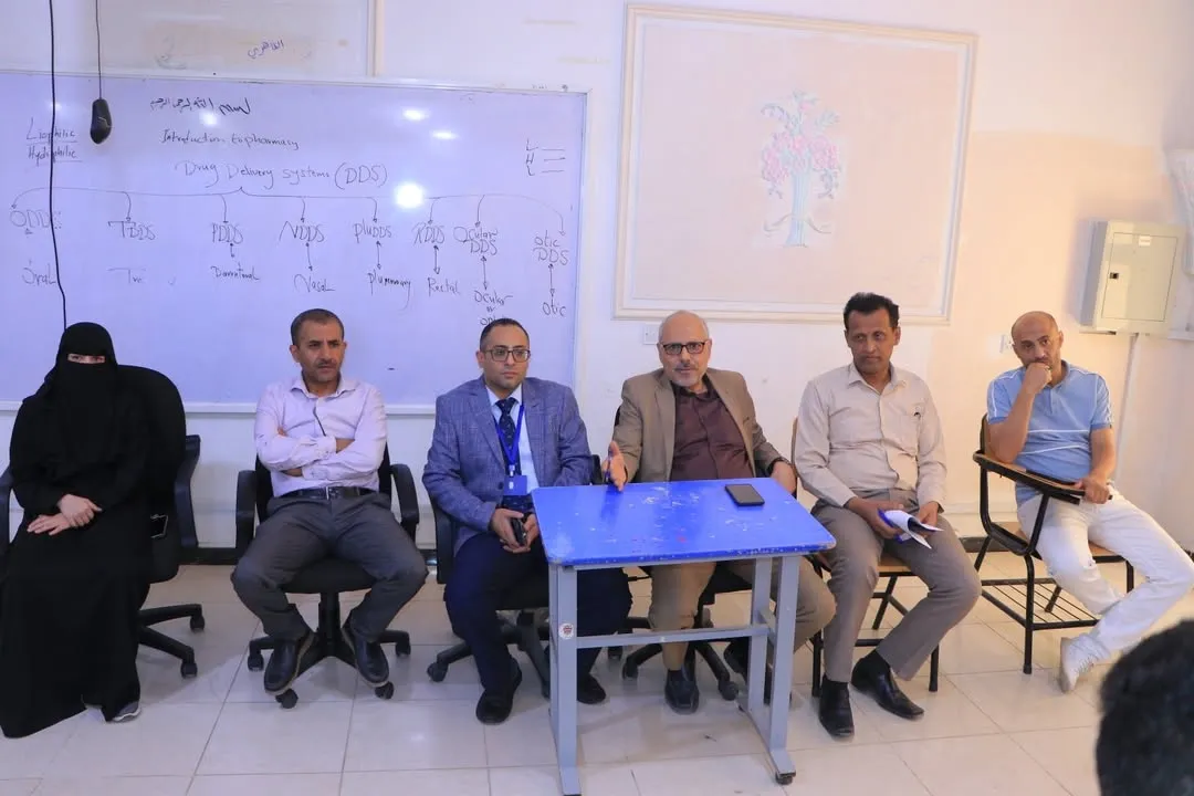 كلية طب الأسنان بالجامعة تعقد لقاءً موسعاً مع مندوبي الدفع في جميع المستويات