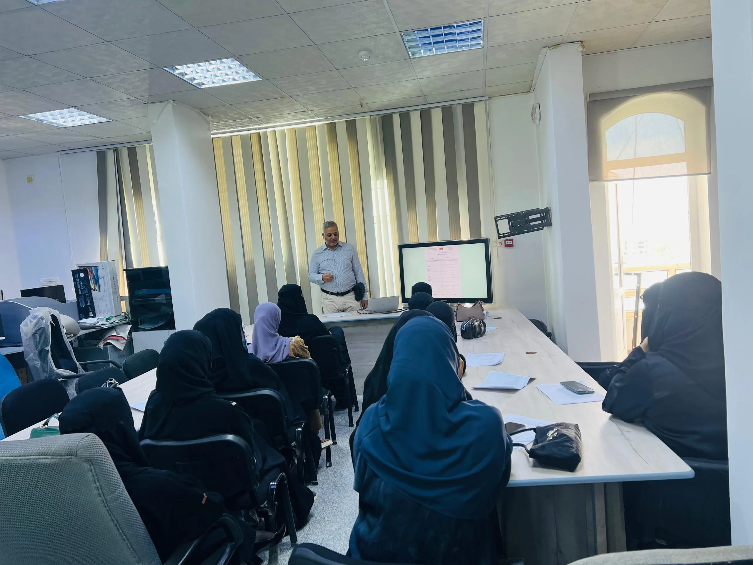 زيارة علمية لطلبة قسم نظم المعلومات الإدارية المستوى الرابع إلى شركة يمن سوفت