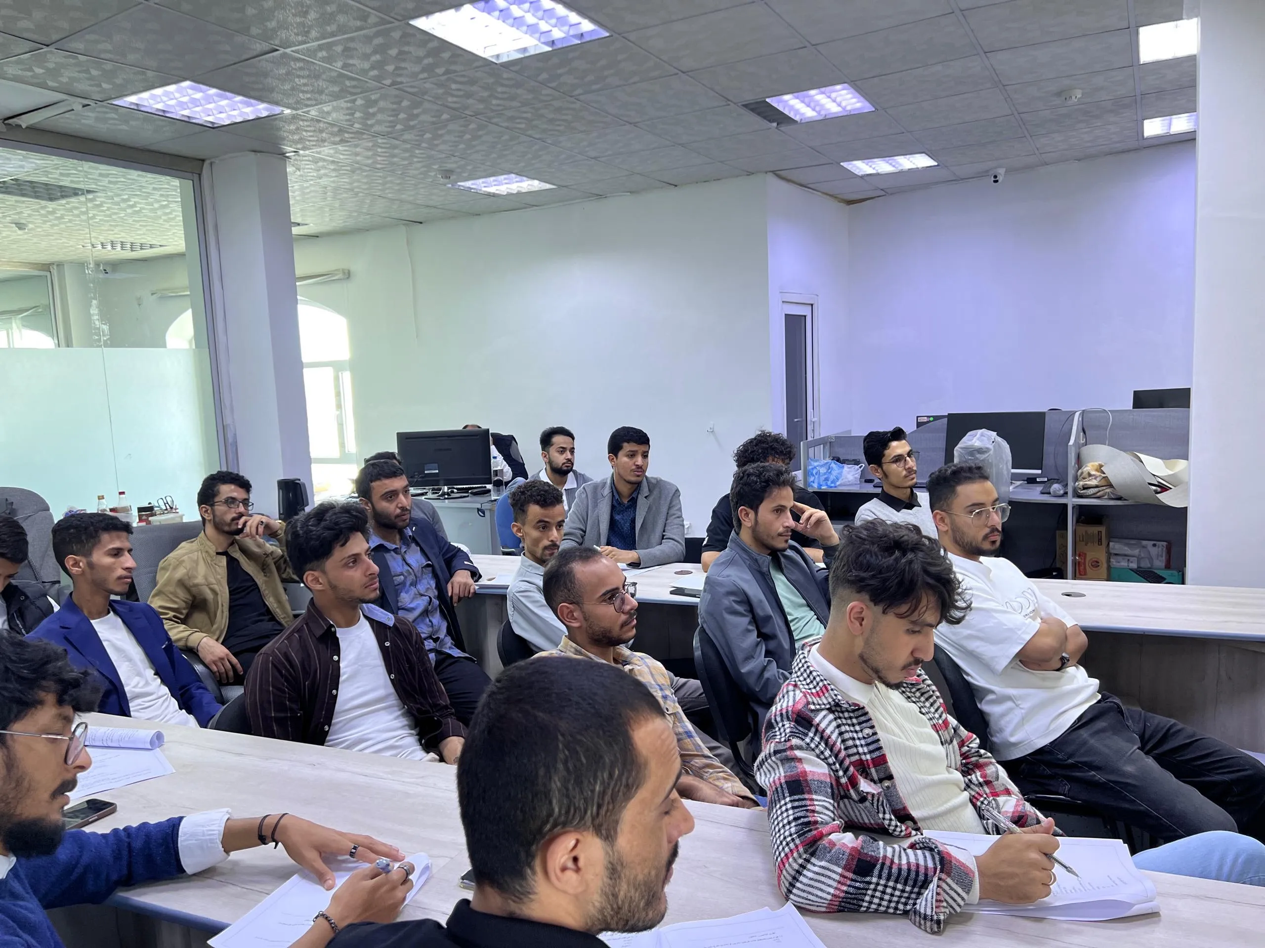 زيارة علمية لطلبة قسم نظم المعلومات الإدارية المستوى الرابع إلى شركة يمن سوفت