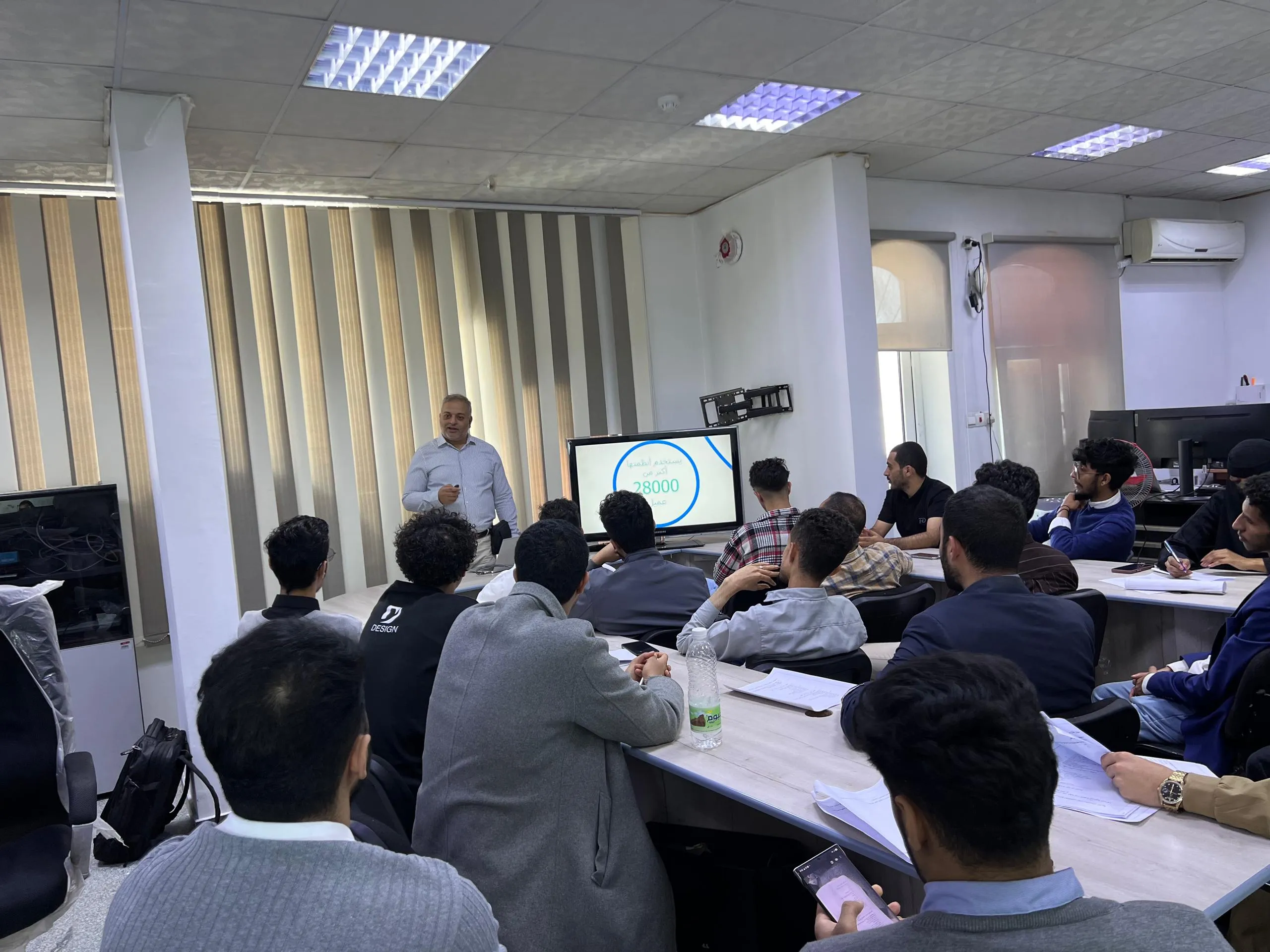 زيارة علمية لطلبة قسم نظم المعلومات الإدارية المستوى الرابع إلى شركة يمن سوفت