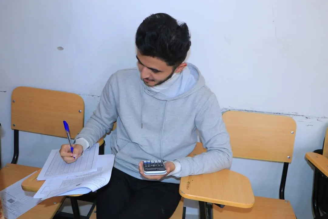 كلية الهندسة وتكنولوجيا المعلومات تدشن الإمتحانات النهائية للفصل الدراسي الأول في أجواء تنظيمية متميزة