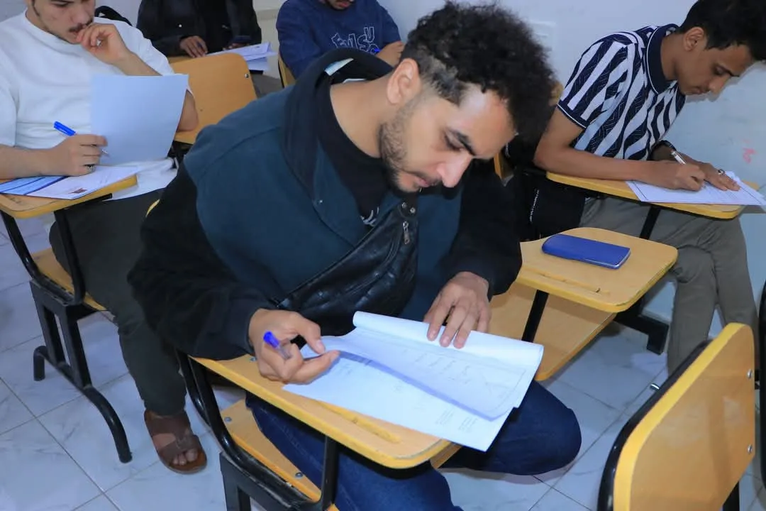 كلية الهندسة وتكنولوجيا المعلومات تدشن الإمتحانات النهائية للفصل الدراسي الأول في أجواء تنظيمية متميزة