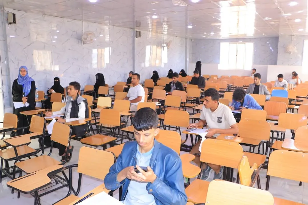 كلية العلوم الإدارية والمالية بالجامعة تدشن امتحانات الفصل الدراسي الأول للعام الجامعي 1447هـ