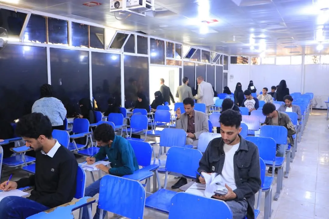 كلية العلوم الإدارية والمالية بالجامعة تدشن امتحانات الفصل الدراسي الأول للعام الجامعي 1447هـ