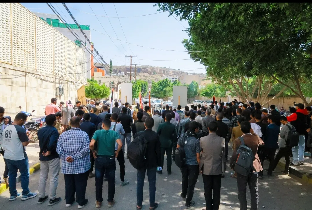 الجامعة الإماراتية تنظم وقفة تضامنية مع الشعب الفلسطيني تحت شعار مع غزة00 يمن الإيمان في جهاد وثبات واستنفار