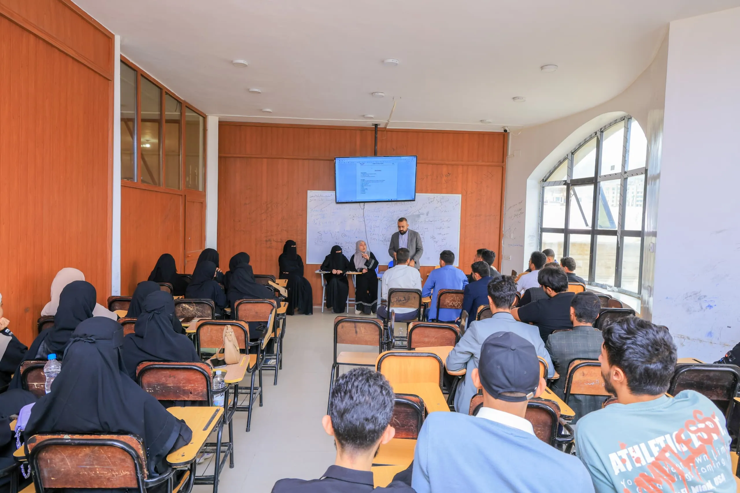 Launching the Excellence Program for the eighth batch of students at the University