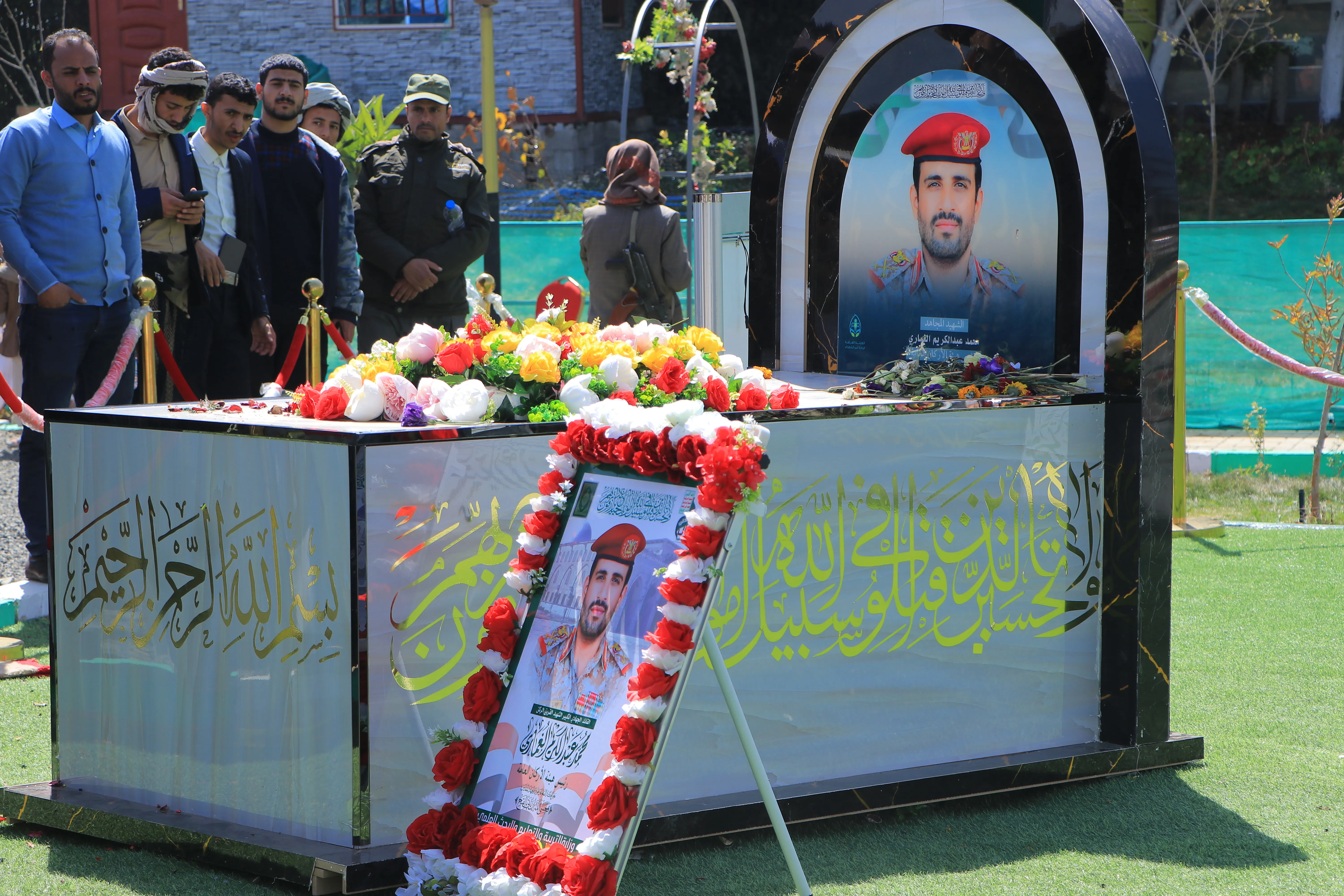 الجامعة الإماراتية الدولية تنظم زيارة للكادر الأكاديمي والإداري إلى ضريح الرئيس الشهيد الصماد والشهداء القادة وروضة شهداء الخمسين