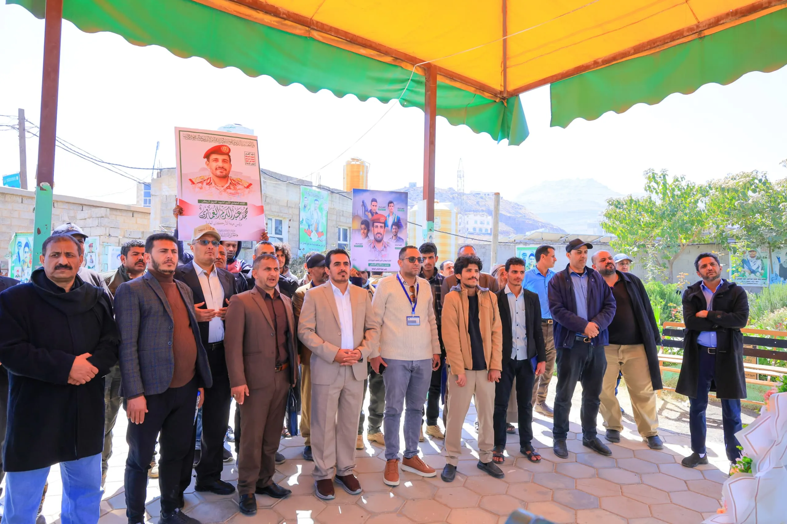 الجامعة الإماراتية الدولية تنظم زيارة للكادر الأكاديمي والإداري إلى ضريح الرئيس الشهيد الصماد والشهداء القادة وروضة شهداء الخمسين