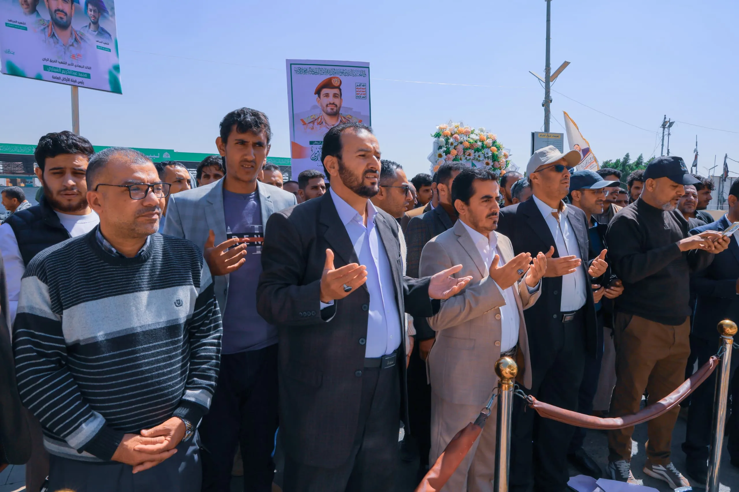 الجامعة الإماراتية الدولية تنظم زيارة للكادر الأكاديمي والإداري إلى ضريح الرئيس الشهيد الصماد والشهداء القادة وروضة شهداء الخمسين