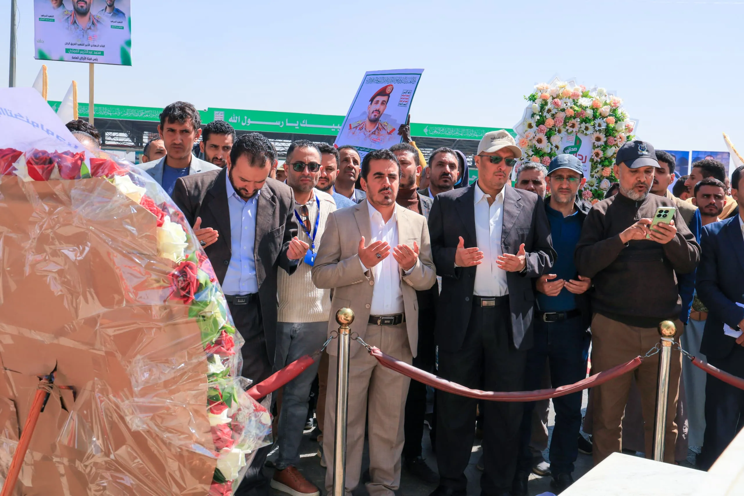 الجامعة الإماراتية الدولية تنظم زيارة للكادر الأكاديمي والإداري إلى ضريح الرئيس الشهيد الصماد والشهداء القادة وروضة شهداء الخمسين