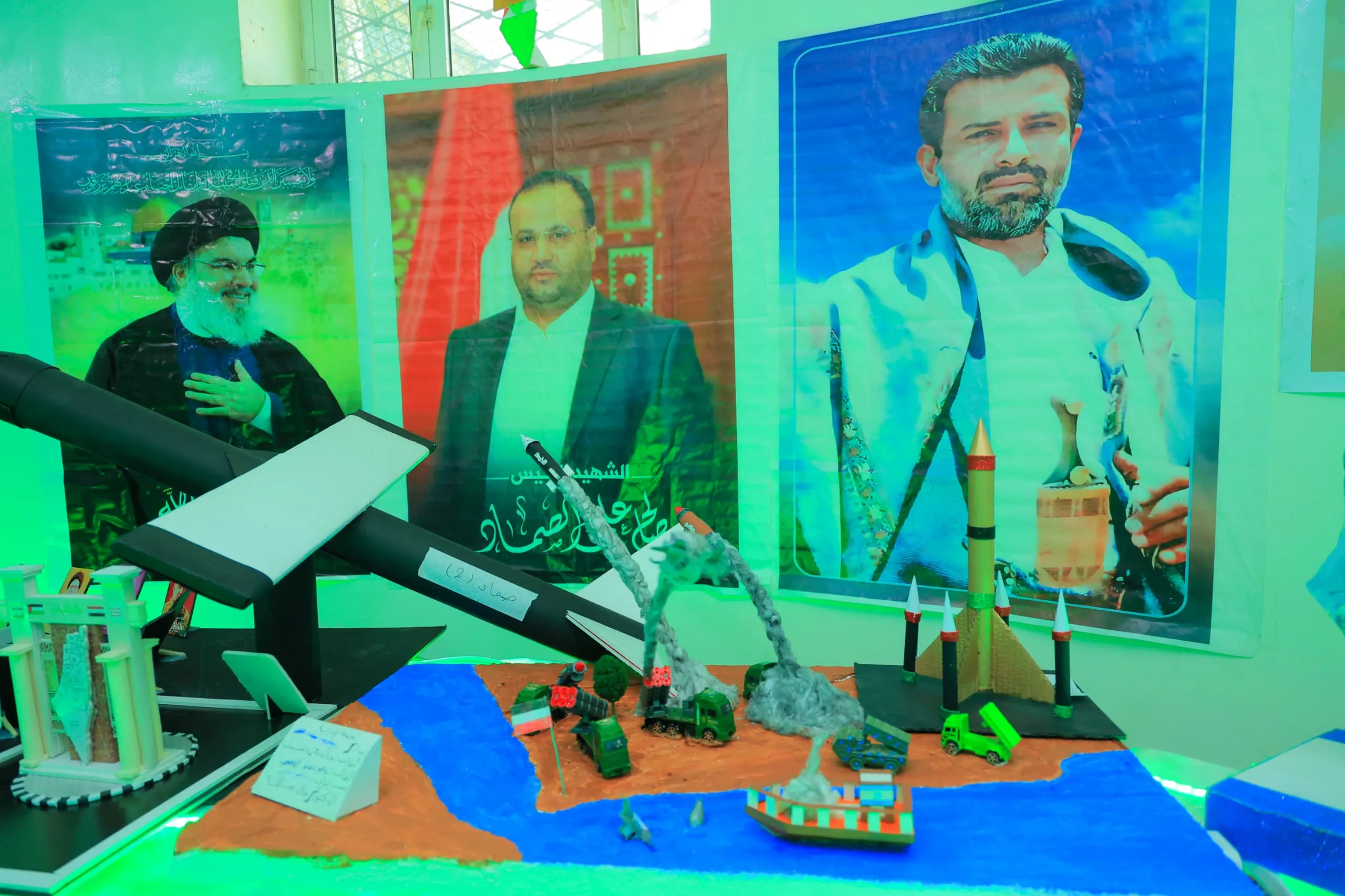 The photo and sculpture exhibition was inaugurated as part of the annual commemoration of the martyr at the United Arab Emirates University.