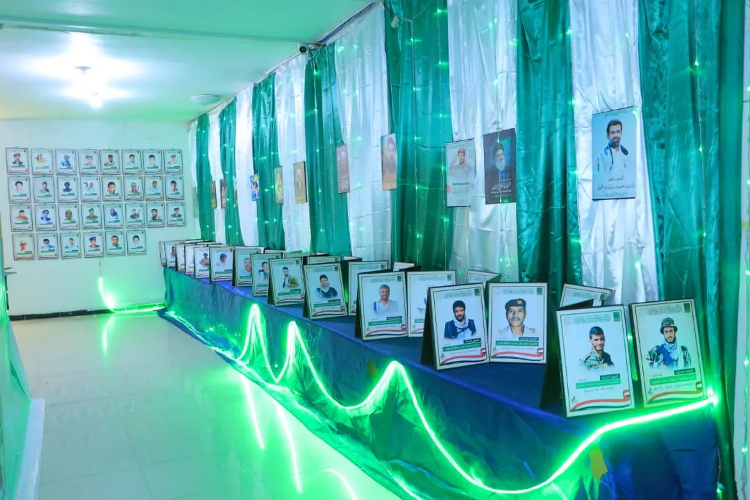 The photo and sculpture exhibition was inaugurated as part of the annual commemoration of the martyr at the United Arab Emirates University.