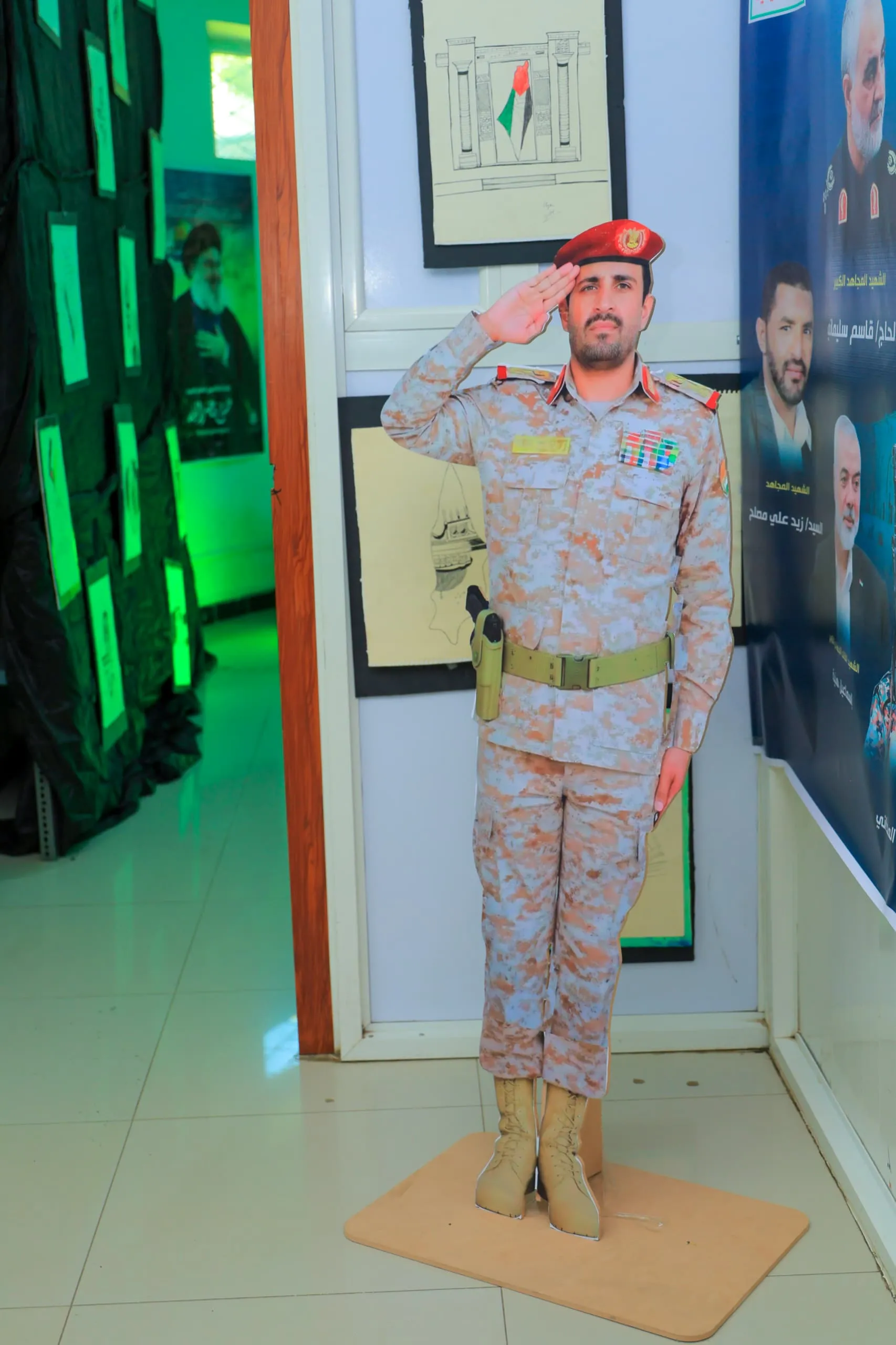 The photo and sculpture exhibition was inaugurated as part of the annual commemoration of the martyr at the United Arab Emirates University.