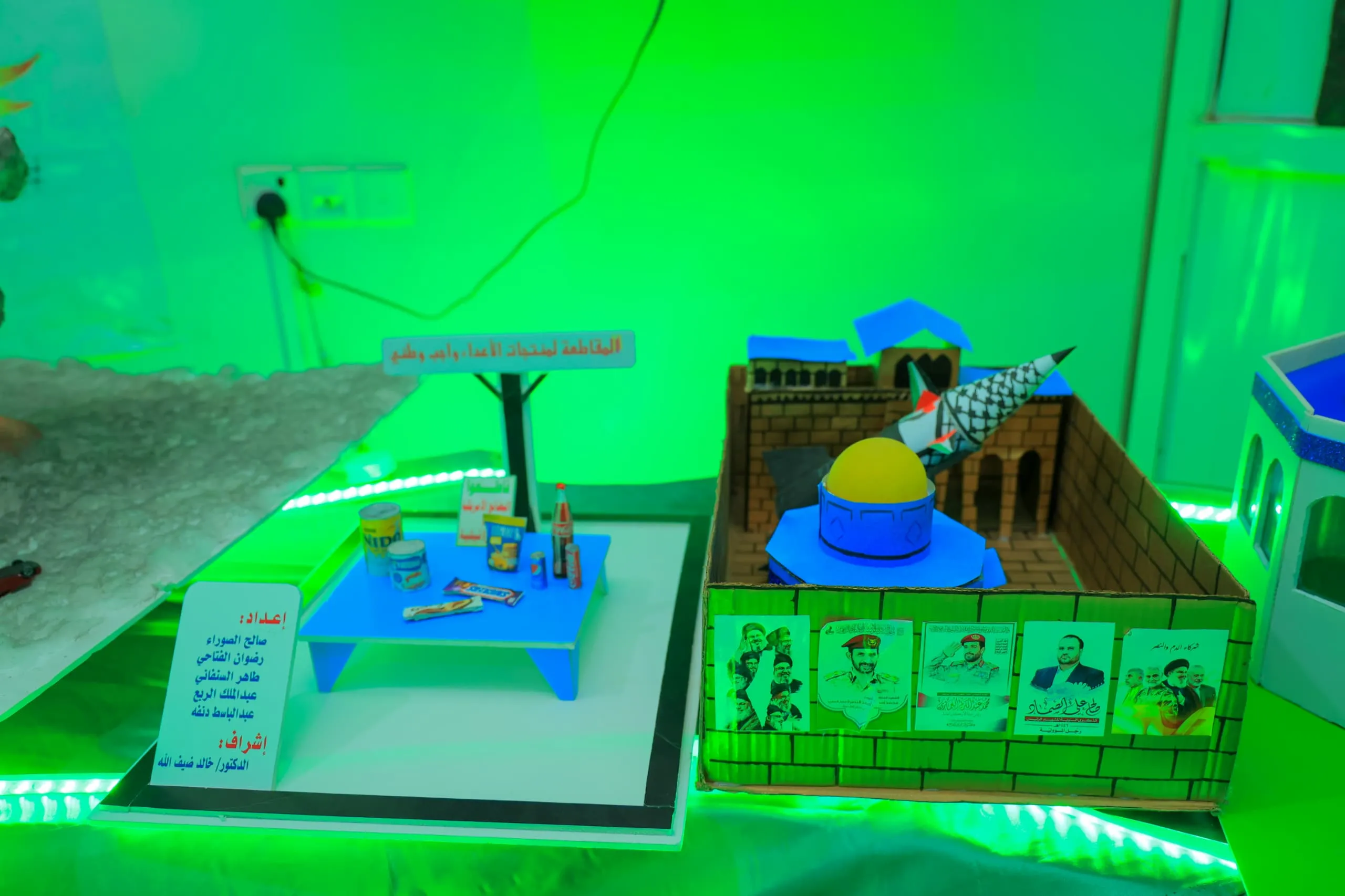 The photo and sculpture exhibition was inaugurated as part of the annual commemoration of the martyr at the United Arab Emirates University.