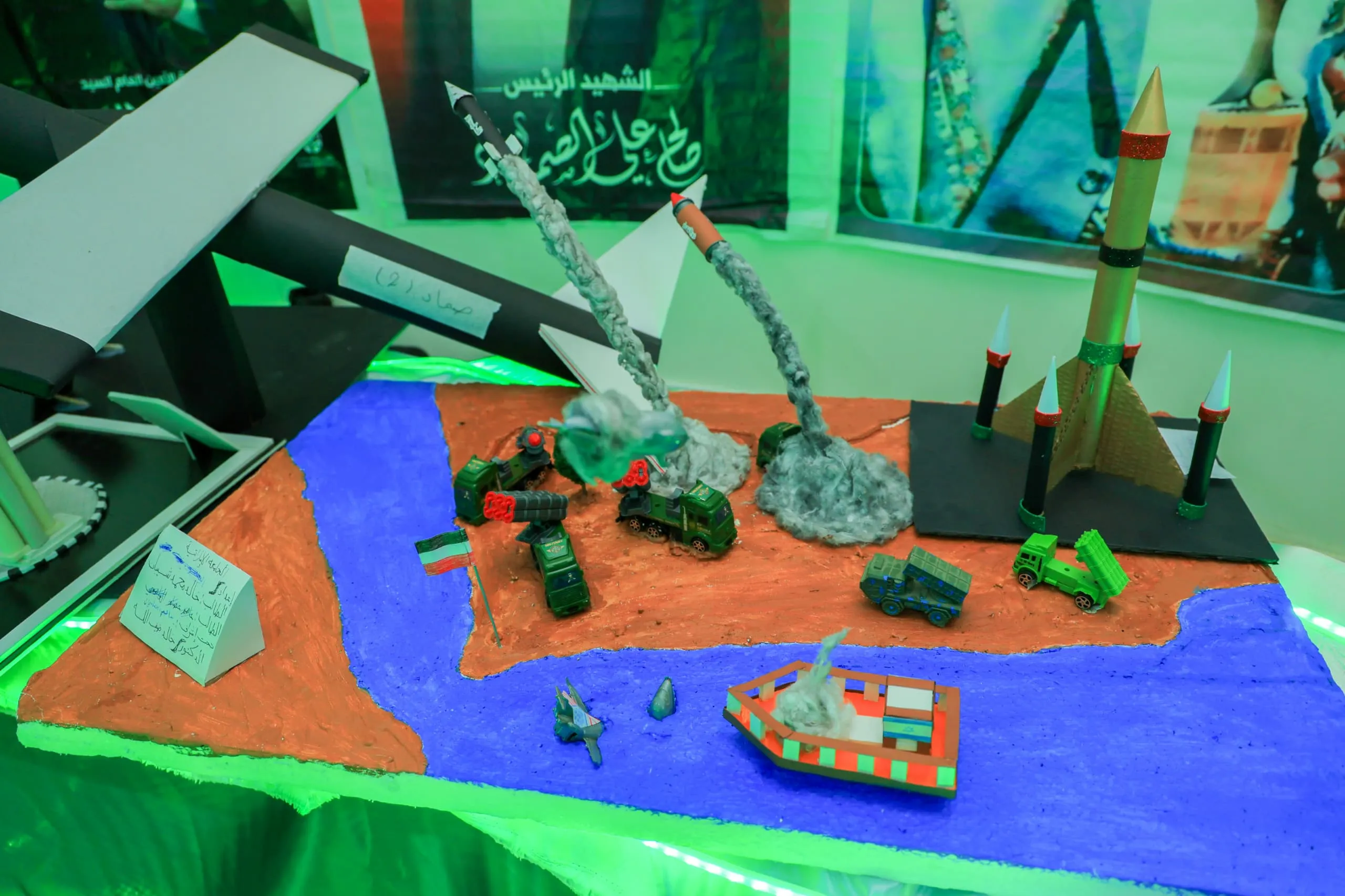 The photo and sculpture exhibition was inaugurated as part of the annual commemoration of the martyr at the United Arab Emirates University.