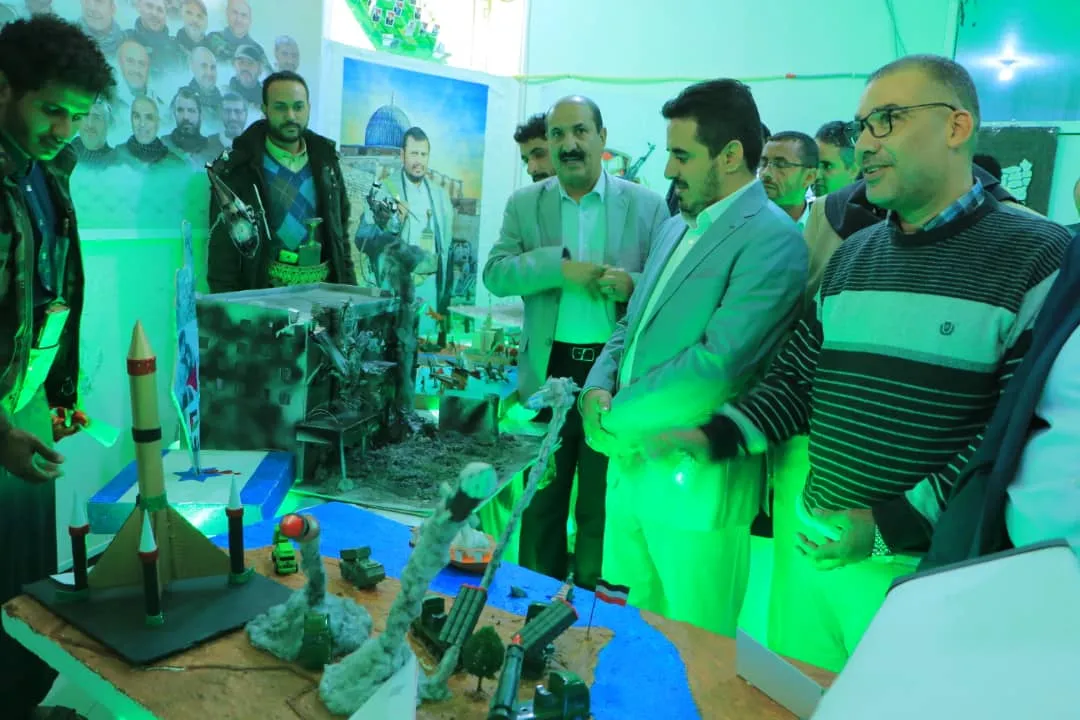 The photo and sculpture exhibition was inaugurated as part of the annual commemoration of the martyr at the United Arab Emirates University.