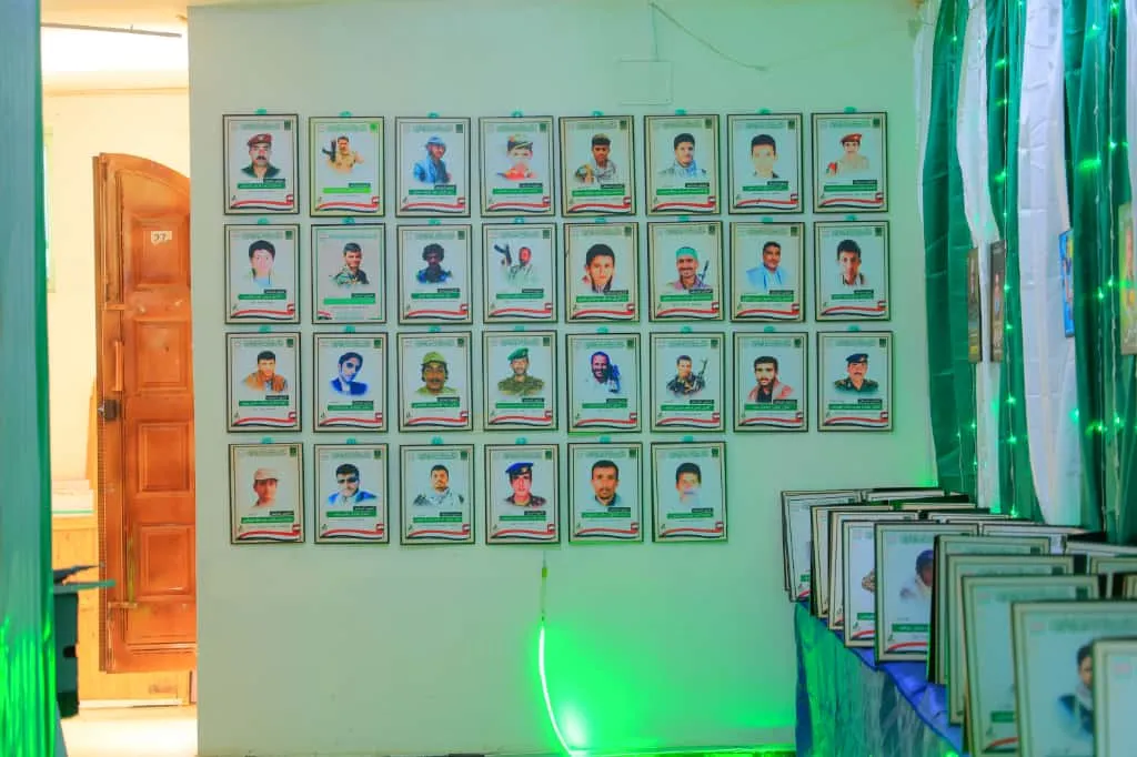 The photo and sculpture exhibition was inaugurated as part of the annual commemoration of the martyr at the United Arab Emirates University.