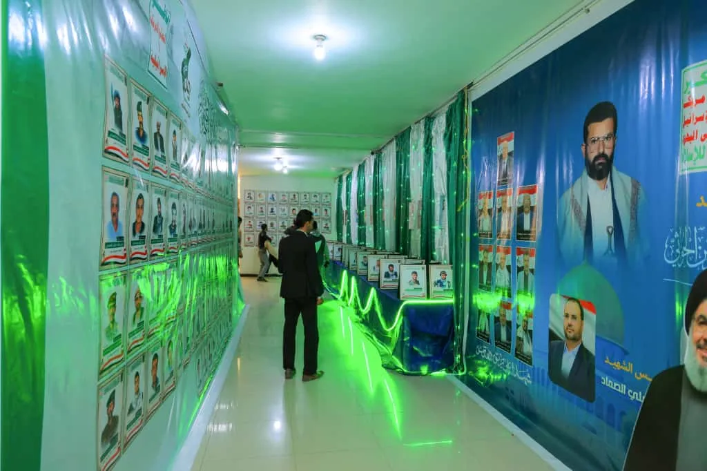 The photo and sculpture exhibition was inaugurated as part of the annual commemoration of the martyr at the United Arab Emirates University.